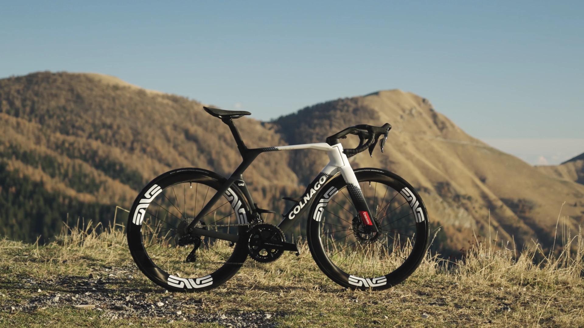 Tadejův klíč k neporazitelnosti?! Colnago představilo svoji verzi aero kola!