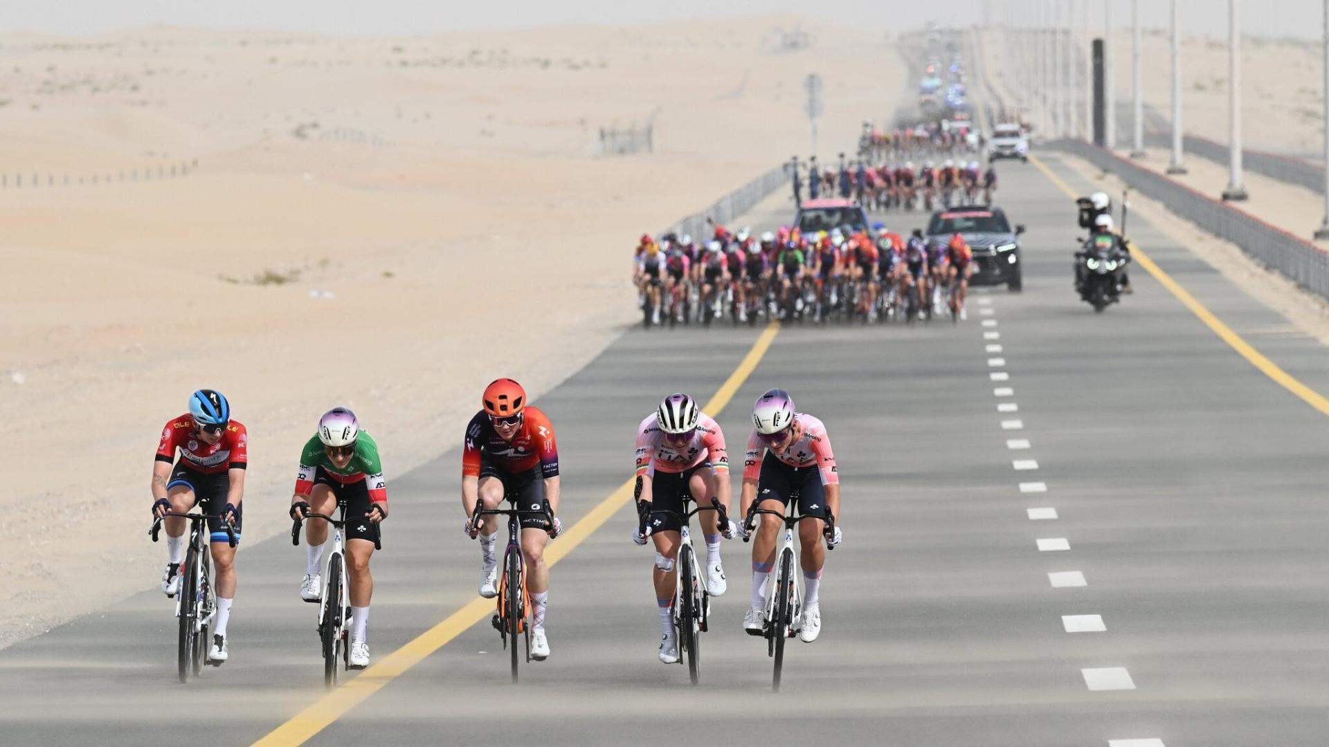 Lepší závodění než v mužích? A jakou roli v tom hrají peníze? Patrick Lefevere ocenil ženskou UAE Tour!