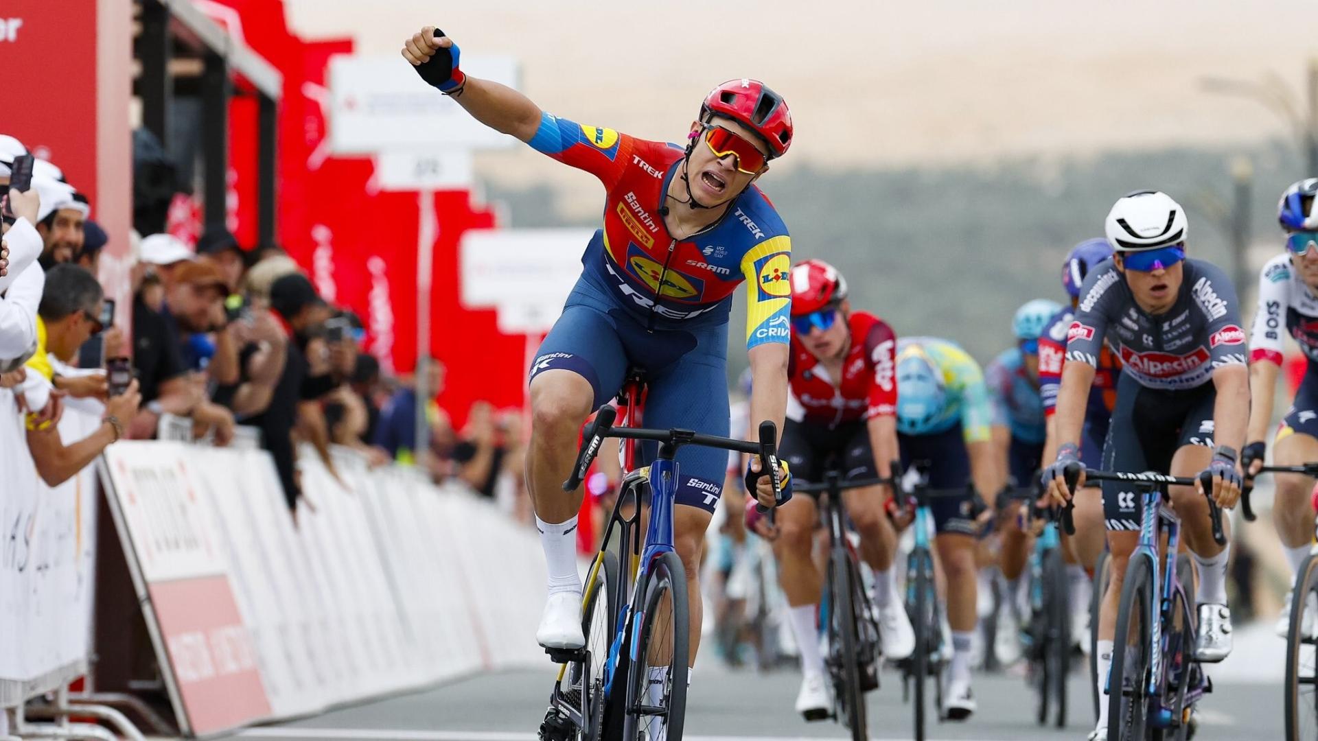 Fenomenální sprint dovezl Milana k vítězství v první etapě UAE Tour!