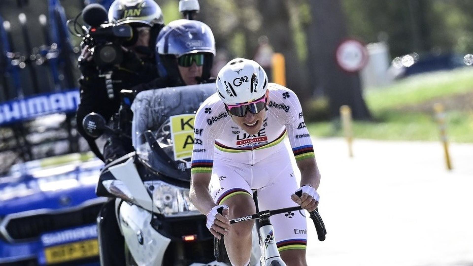 Tadej Pogačar rozprášil konkurenci a v duhovém dresu si dojel pro vítězství na Tour of Flanders!