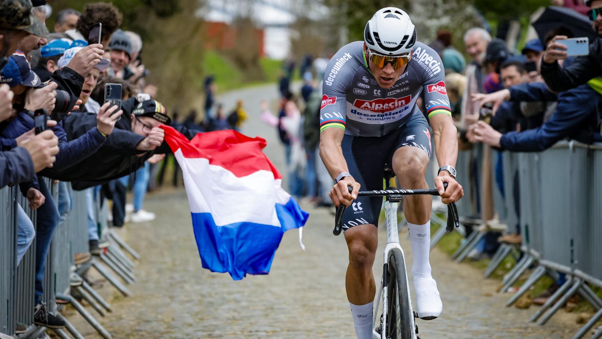 Hotovo, obhájeno! Mathieu van der Poel dominoval na E3 Saxo Classic!