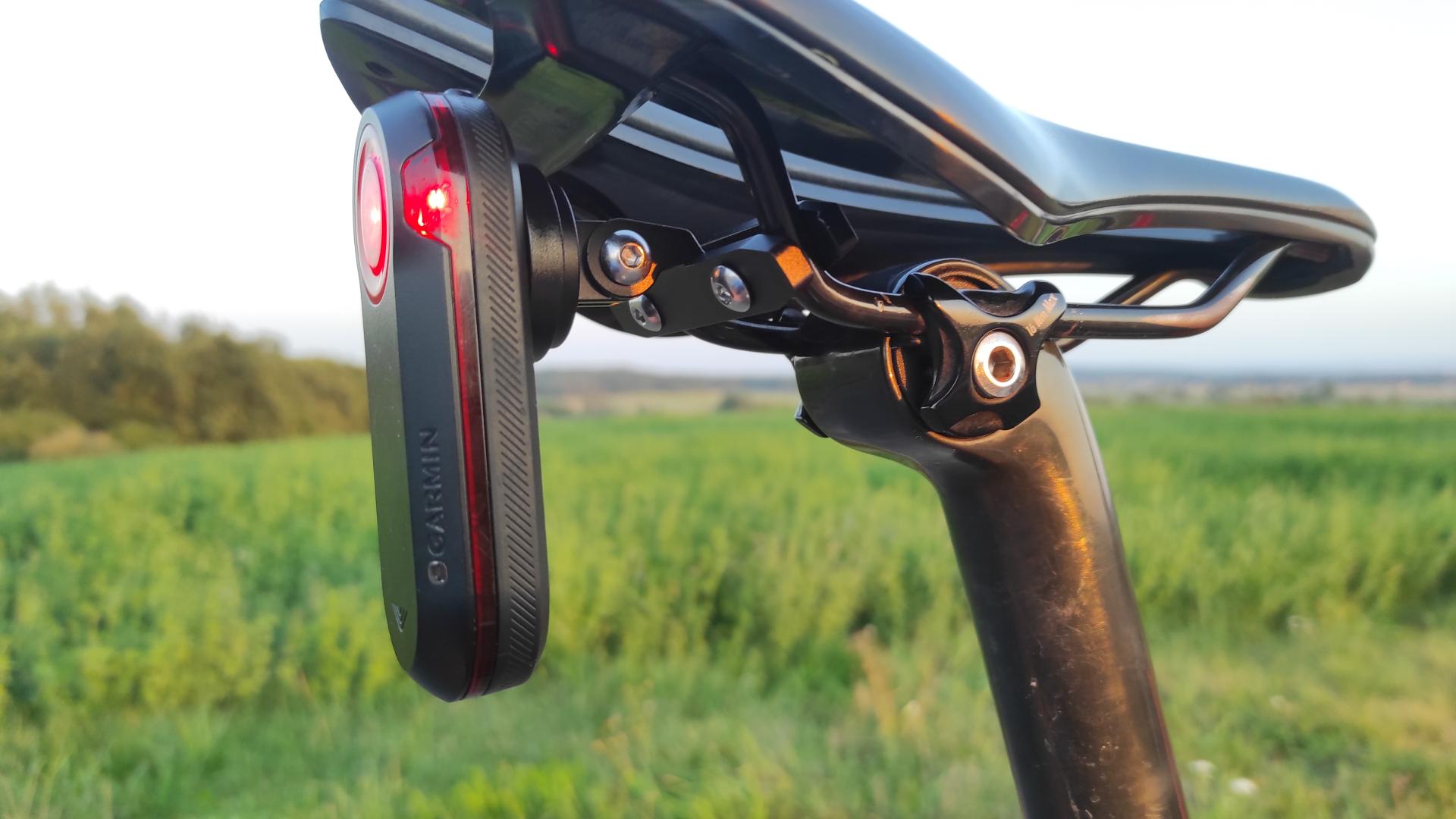 RECENZE: Isoar držák na Garmin Varia radar - Robustní a dobře vypadající!