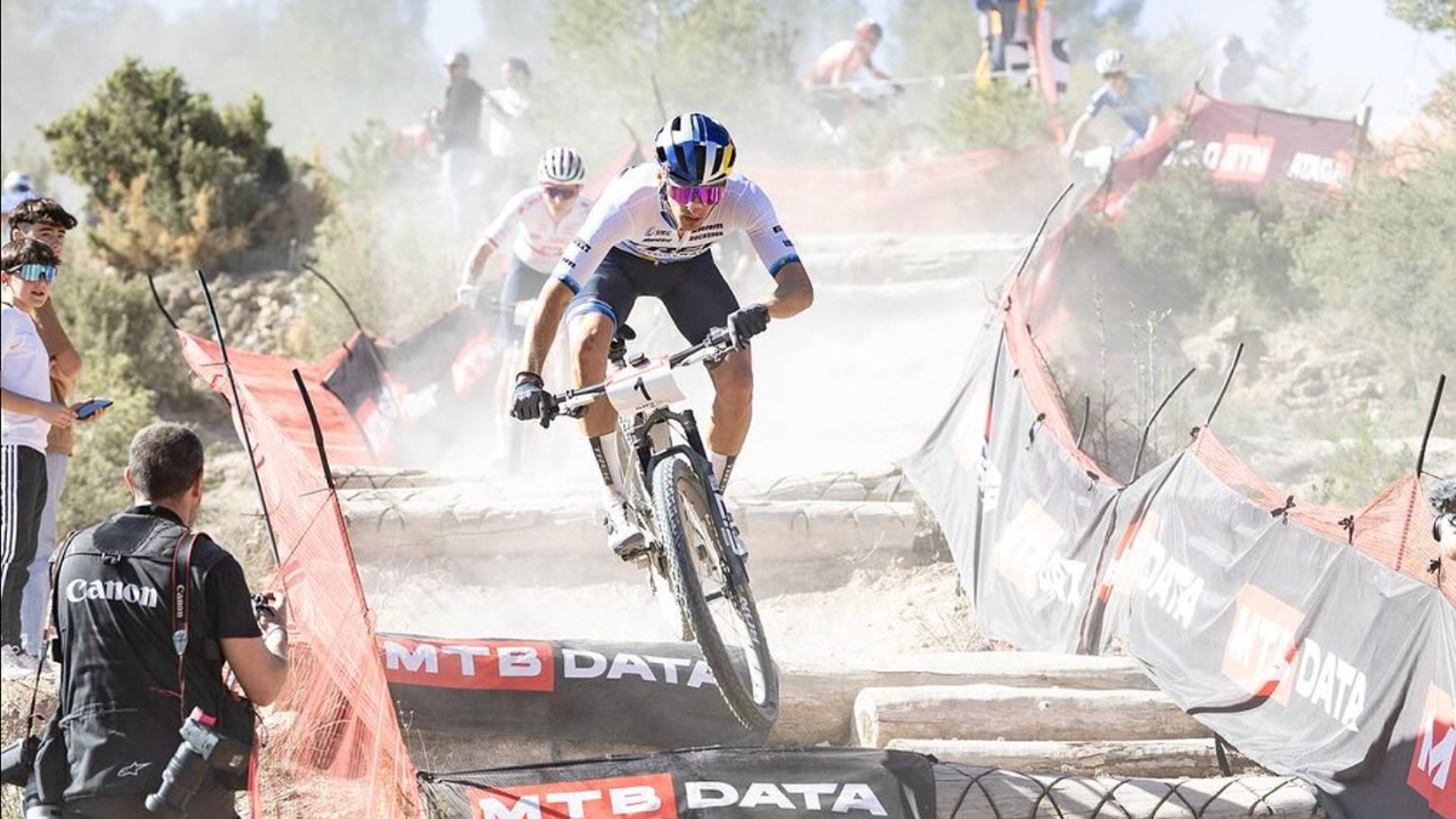 Světová špička XCO se sešla ve španělské Chelvě. Cink atakoval TOP 5
