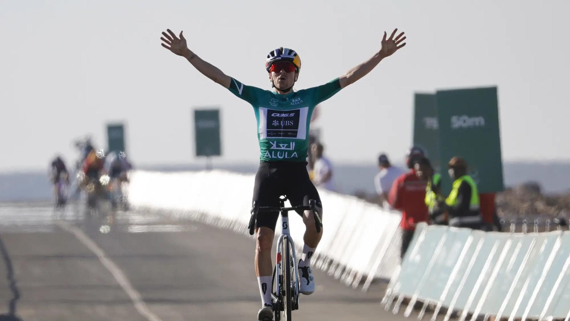 Druhý zářez i pro Pidcocka! Tom ovládl předposlední etapu AlUla Tour!